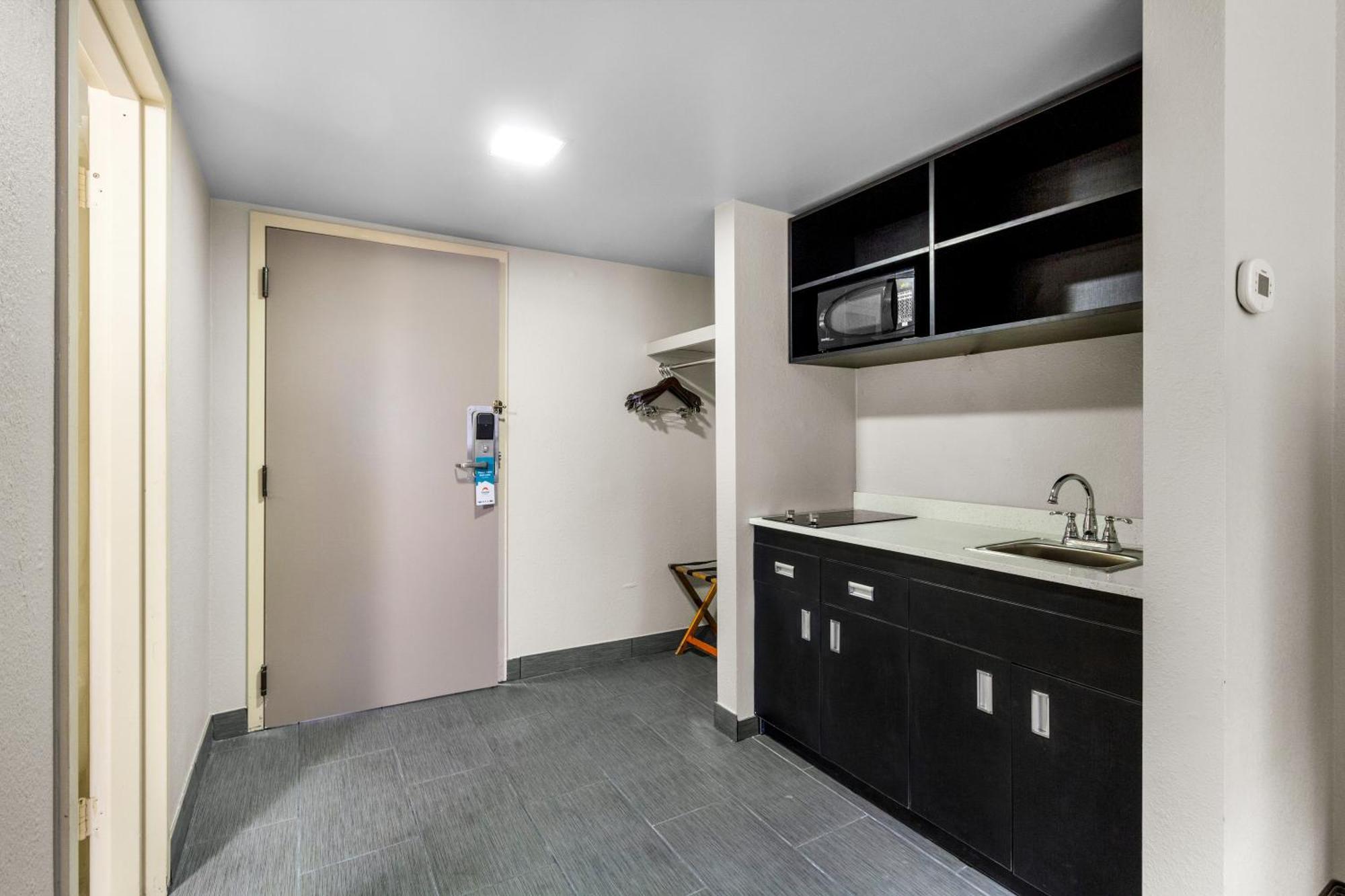 Suburban Studios Altoona Bagian luar foto