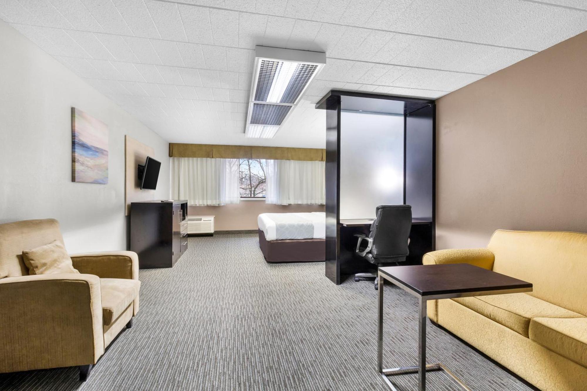 Suburban Studios Altoona Bagian luar foto