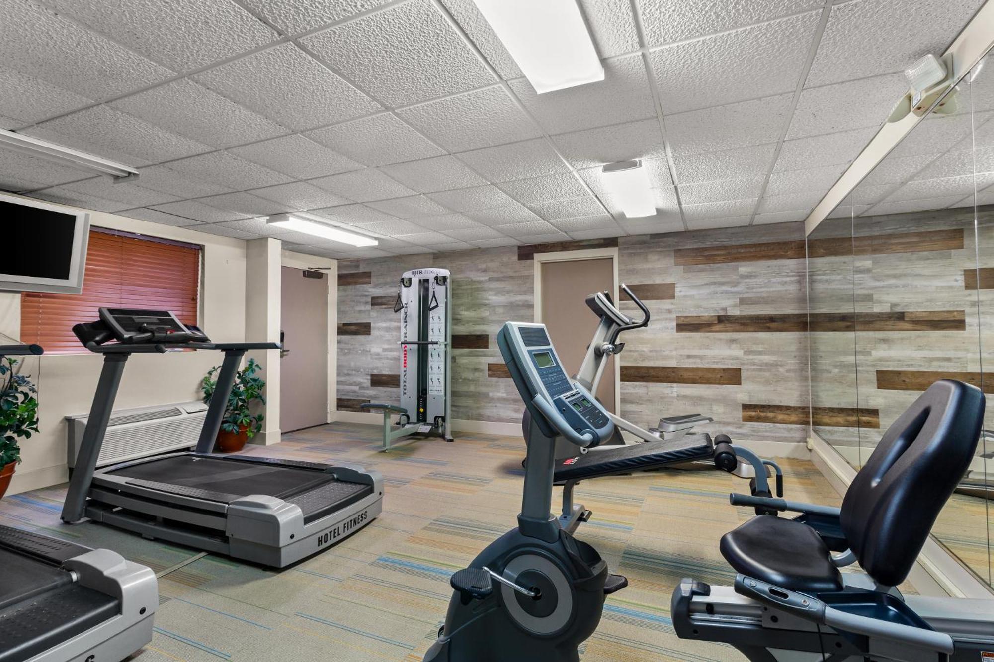 Suburban Studios Altoona Bagian luar foto