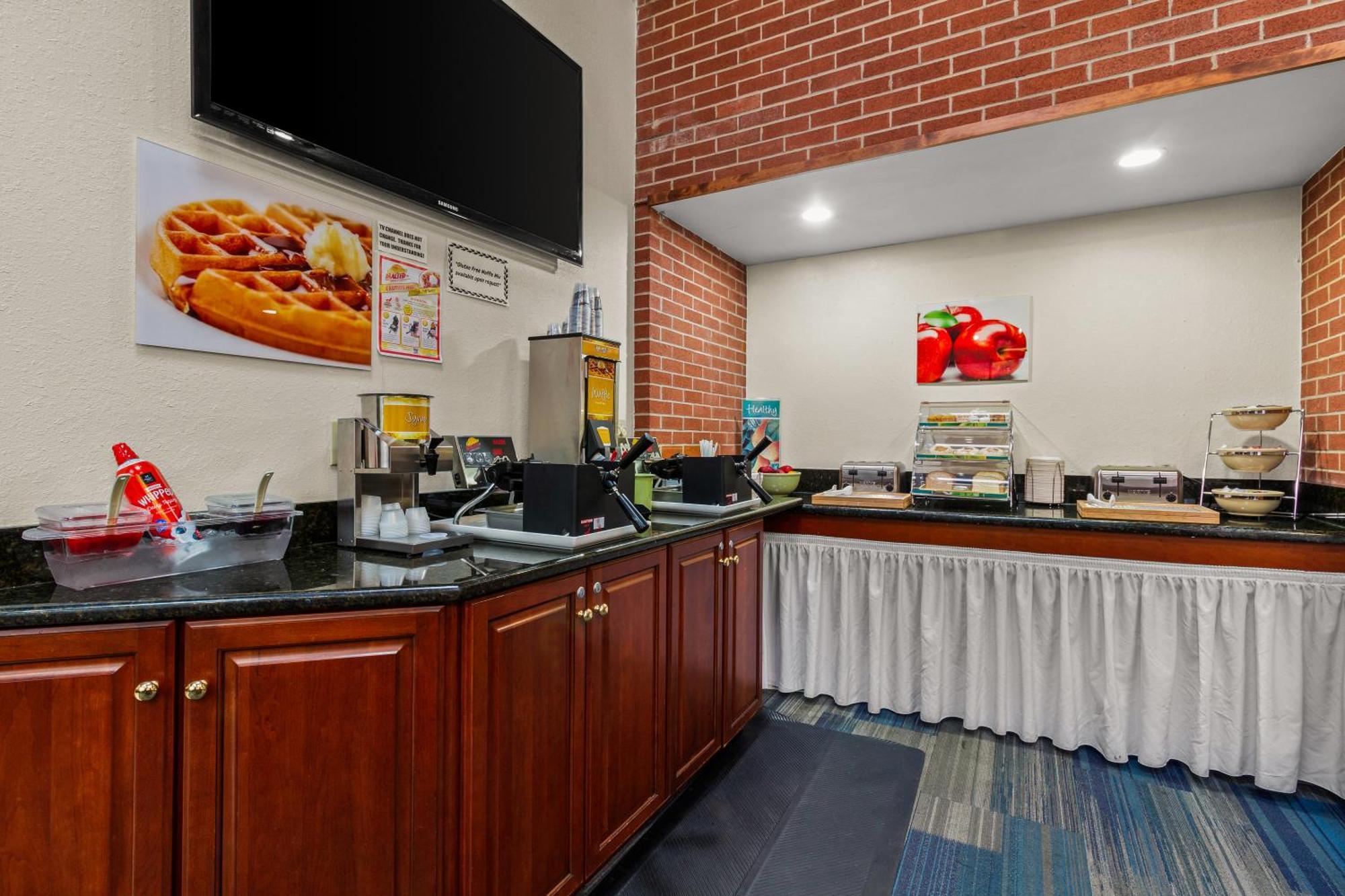 Suburban Studios Altoona Bagian luar foto